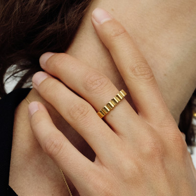 Memphis ring, 18K yellow gold, 4 mm